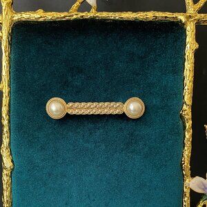 Vintage Brooch / Gold tone Brooch